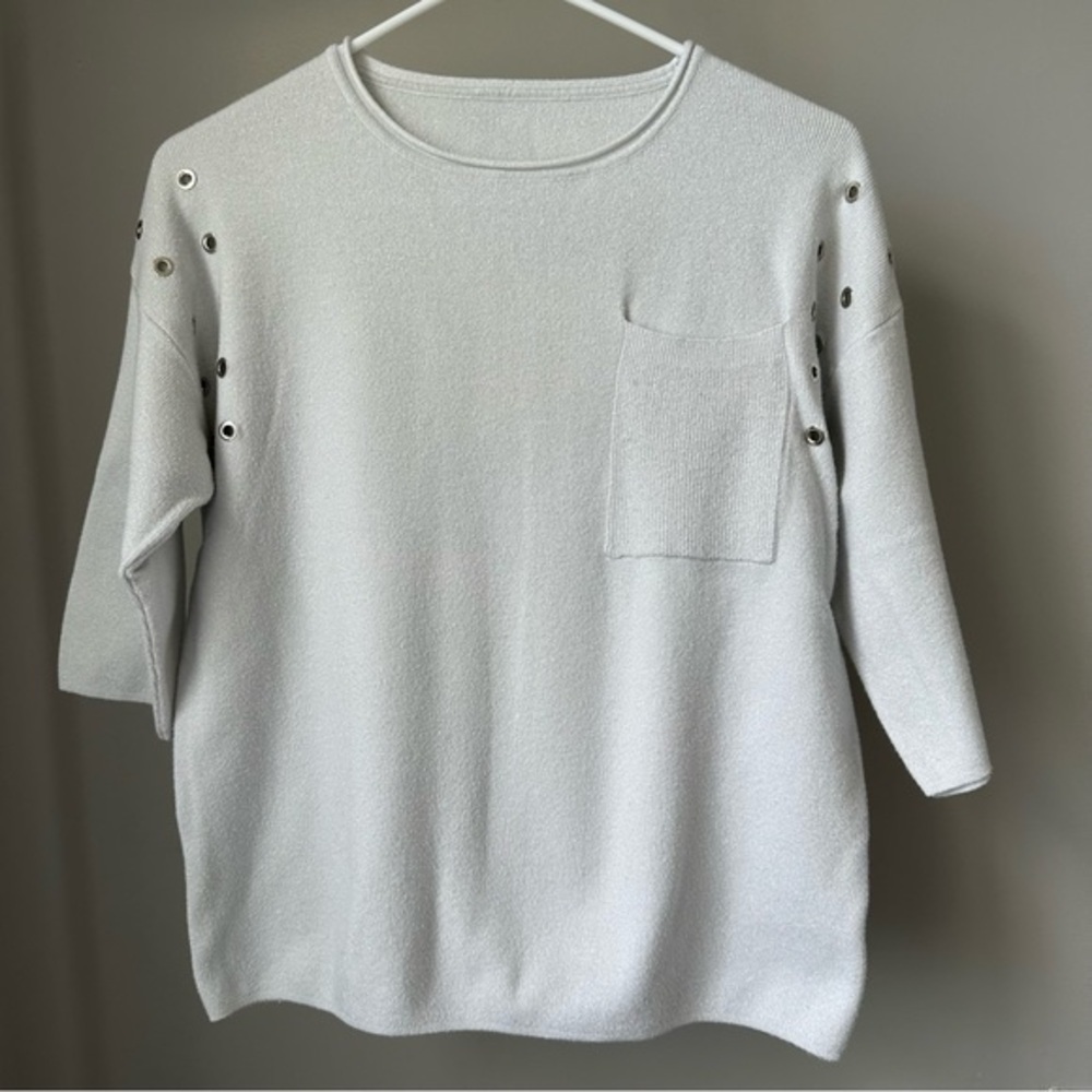 Metallic 3/4 length sleeve shimmer material with decor & front pocket sz small